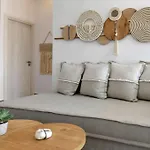 Kryni Deluxe * Adamantas (Milos)
