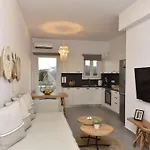 Kryni Deluxe * Adamantas (Milos)