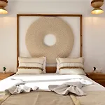 Kryni Deluxe Adamantas (Milos)