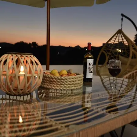 Kryni Deluxe Villa *