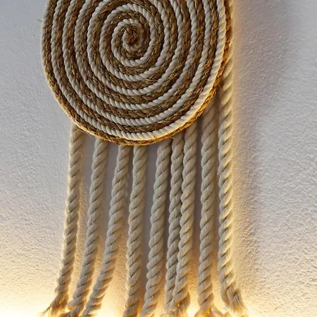 Kryni Deluxe Adamantas (Milos)