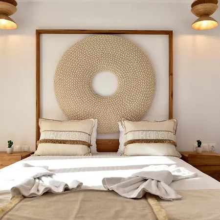 Kryni Deluxe Adamantas (Milos)