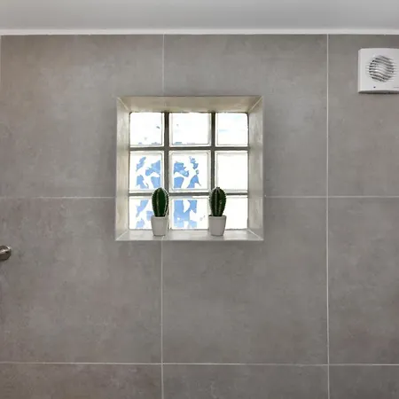 Kryni Deluxe * Adamantas (Milos)