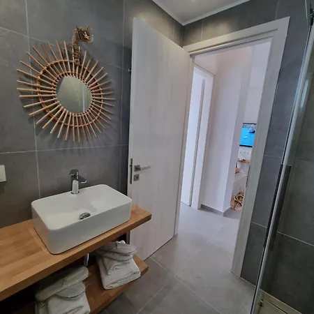 Kryni Deluxe Villa Adamantas
